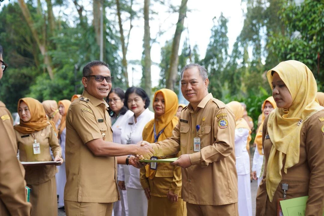 Serahkan 27 DPA Dinkes Pontianak, Edi Minta Layanan Kesehatan Ditingkatkan